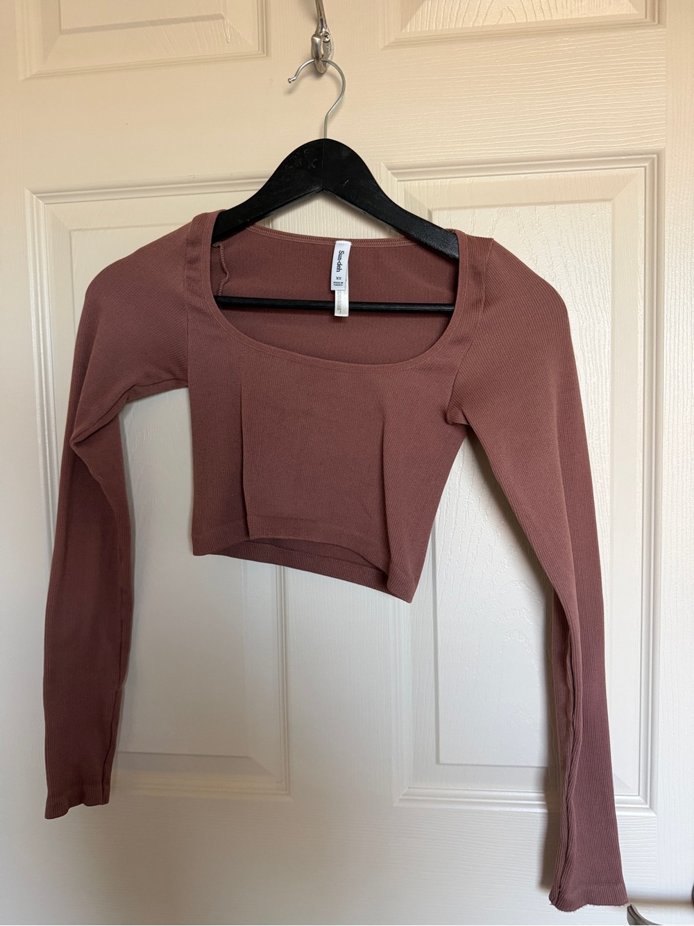 Aritzia Chocolate Scoop Neck Long Sleeve Cropped Top